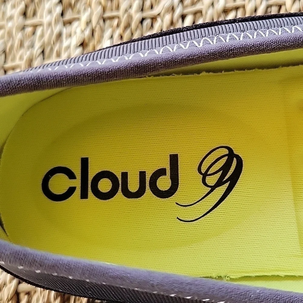 CLOUD 9 rounded toe flat shoes.  Black gray.  Size 10 M